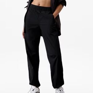 NWT Athleta Rise Pant – Black Lightweight Straight-Leg Performance Pant, Size L